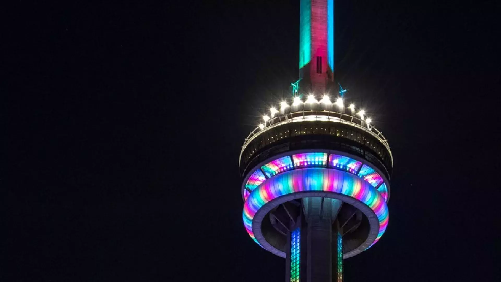 cn tower at night